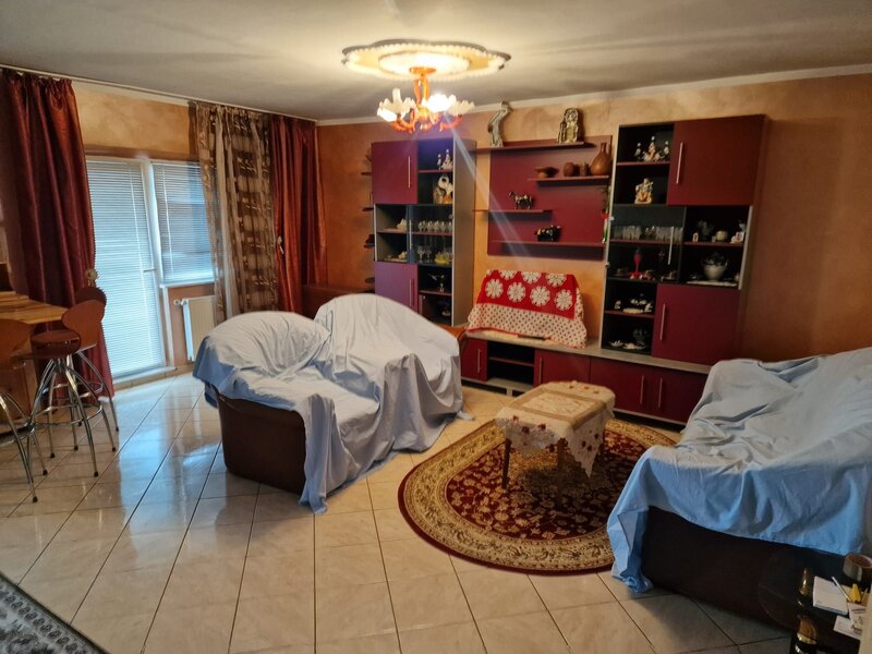 Stefan cel Mare apartament cu 3 camere de vanzare